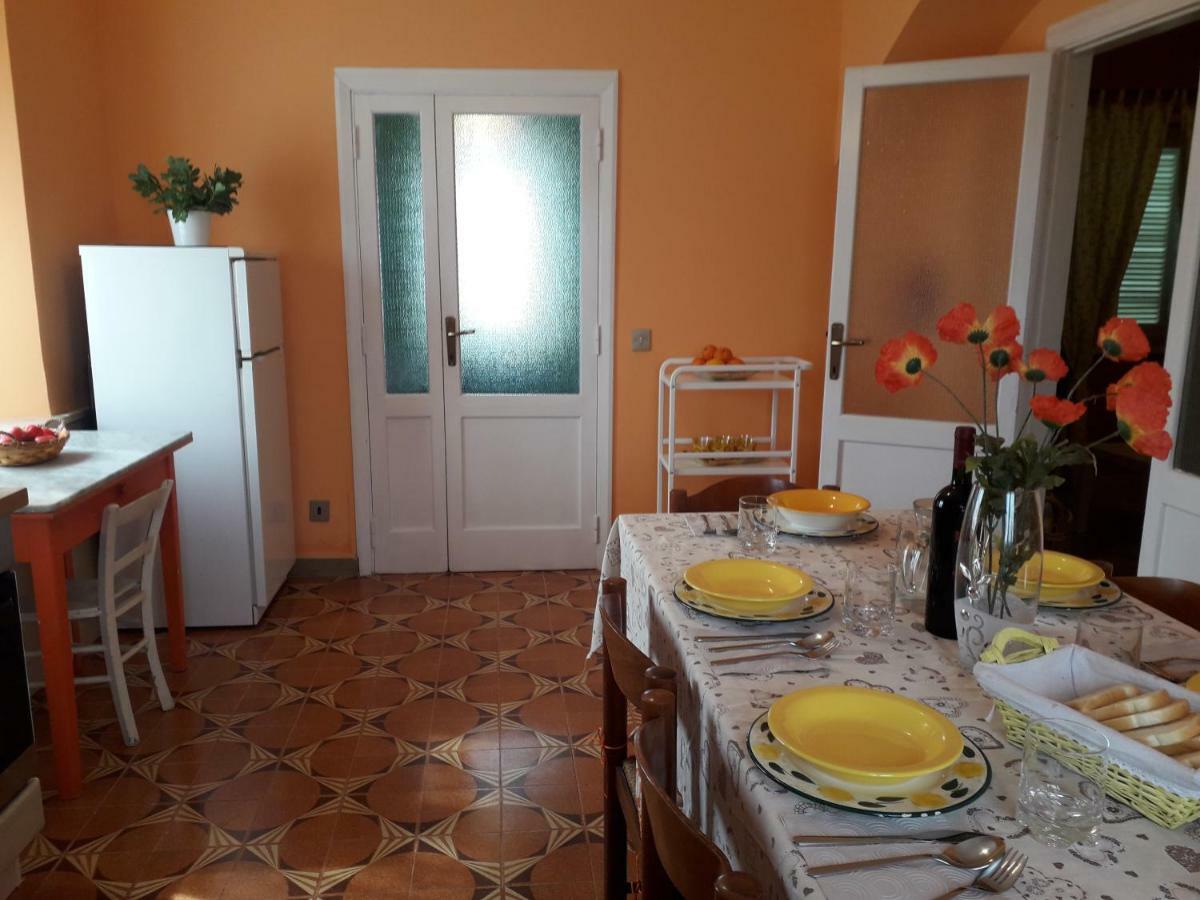 Alle Preci Country house Santa Restituta Esterno foto